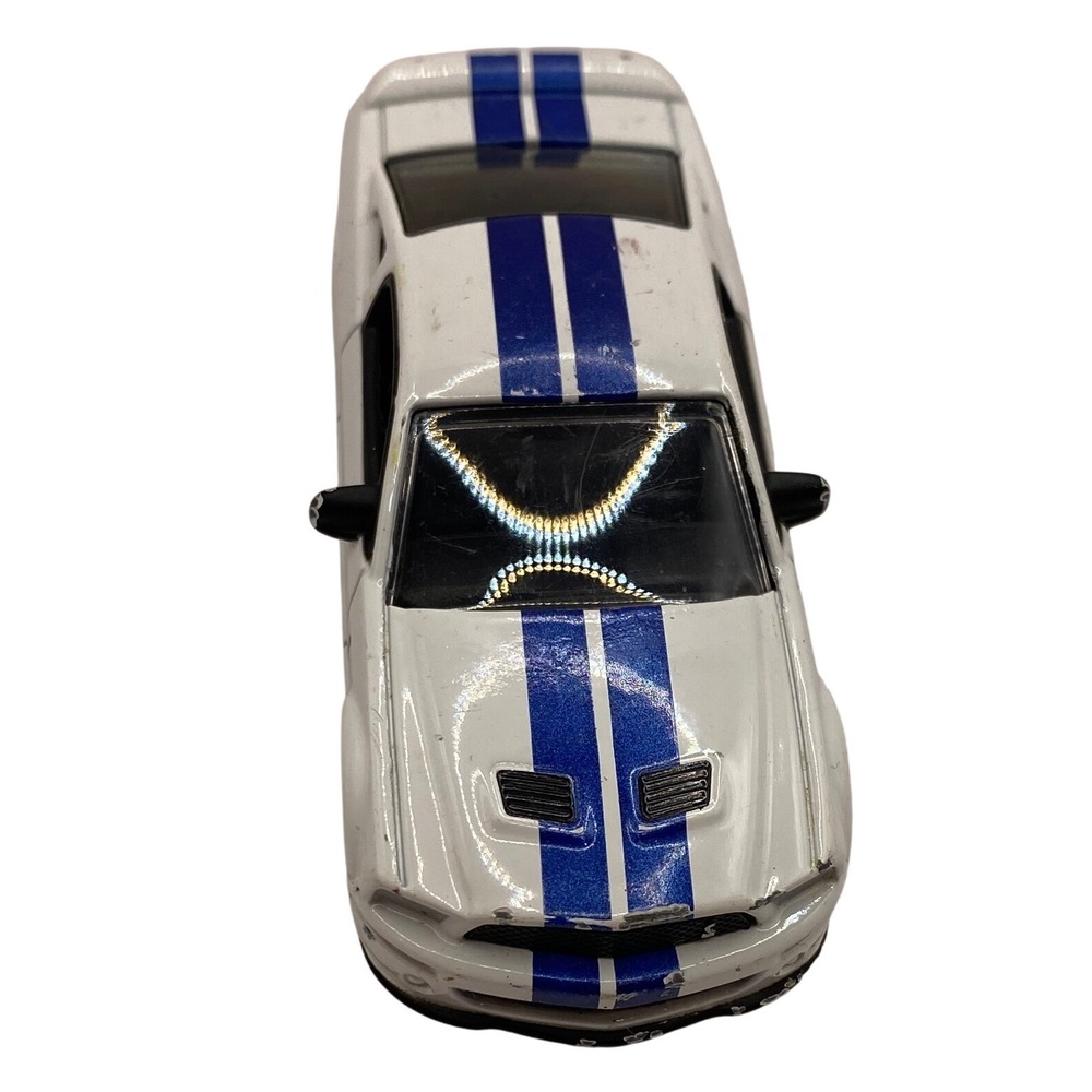 Jada Toys 2007 Shelby GT-500 White Blue Stripes 1/64 Diecast‎ Model Car 91481 - Picture 2 of 7